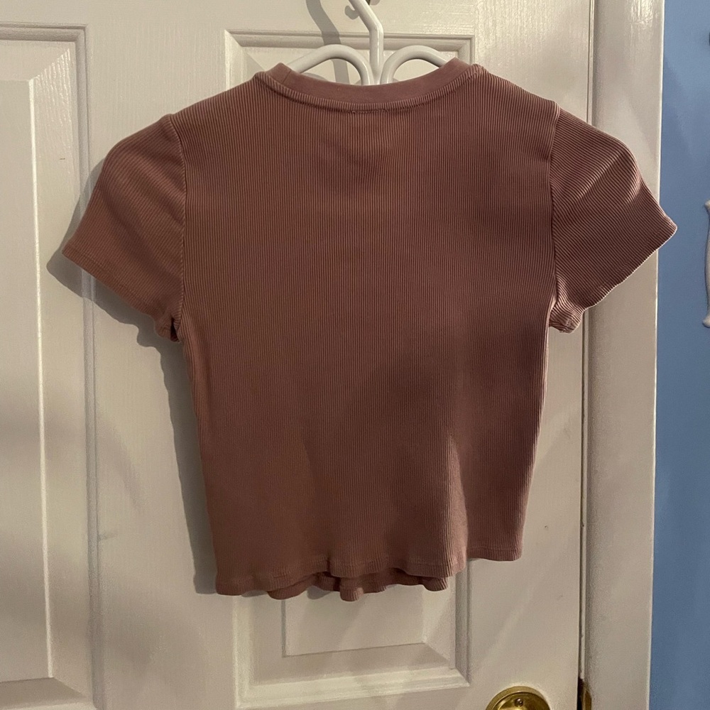 Cropped & Ribbed TNA TShirt! - Picture 3 of 3